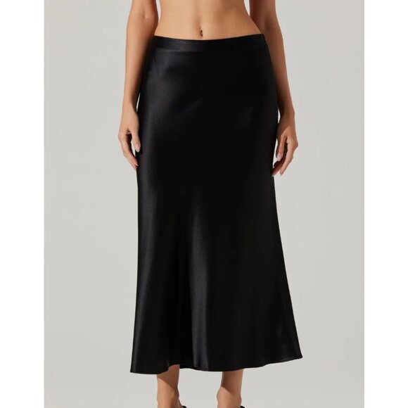 ASTR The Label | Satin Maxi Skirt “Windsey” in Black | Size Medium - Picture 1 of 10